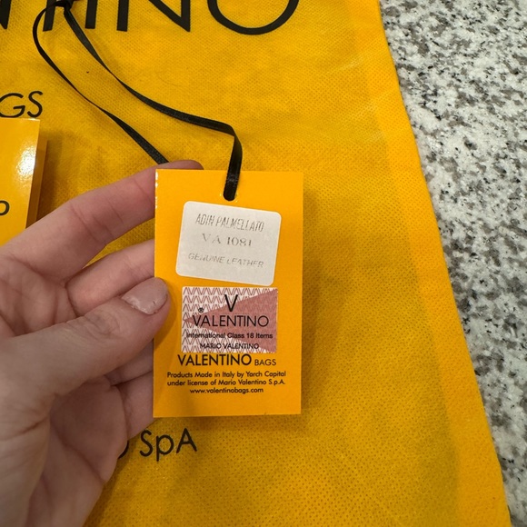 Valentino by Mariano handbag 7.5inx9inx3.75in - Picture 8 of 11